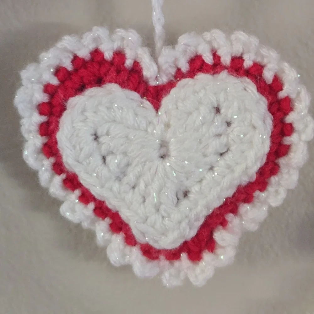 Handmade Crochet Heart Ruffle Wreath Red White Valentine Love Wall Decor‎ 10.5